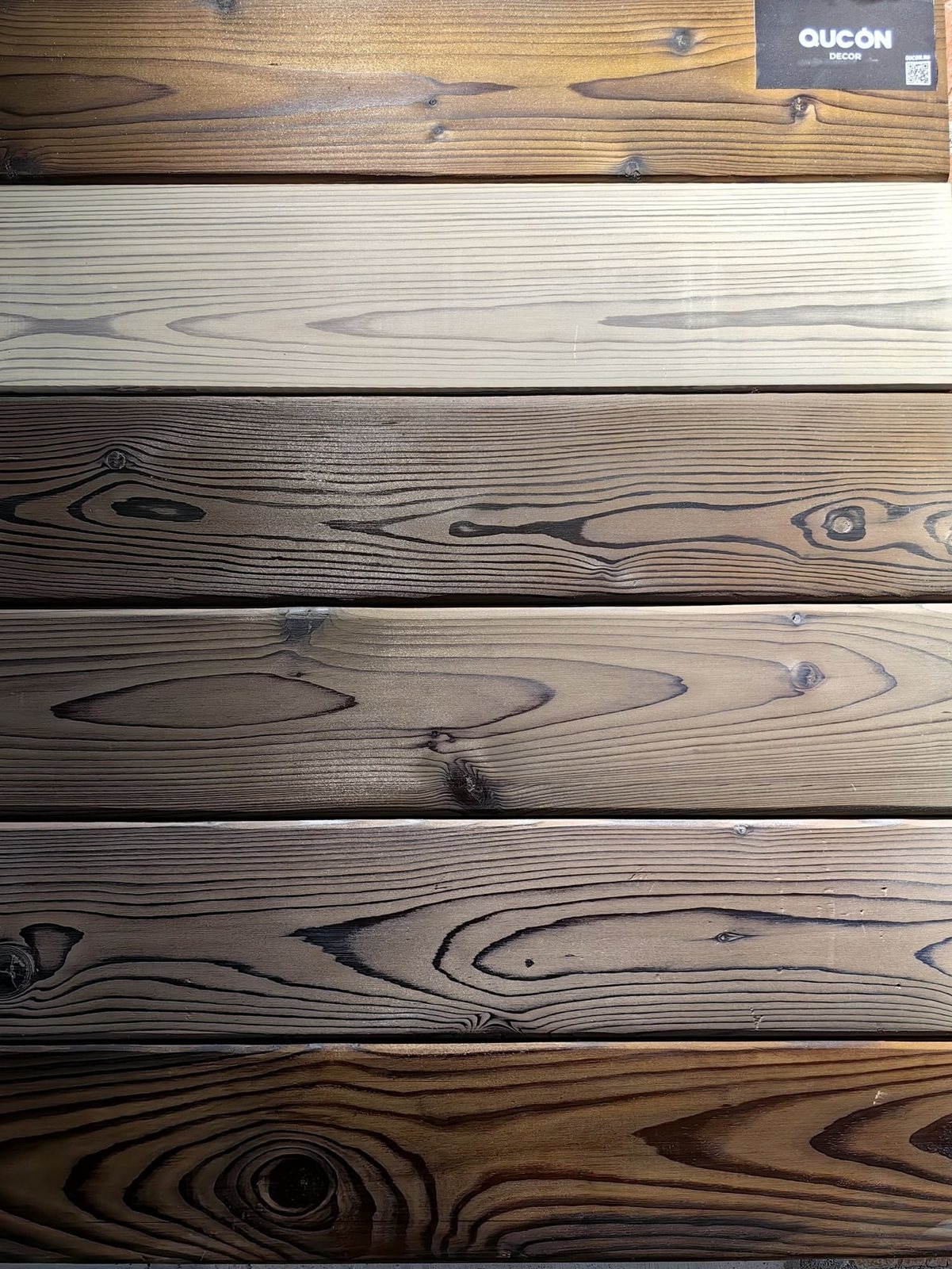Текстура термодерева крупно — термомодифицированная сосна QUCON WOOD